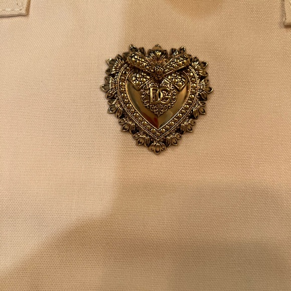 Dolce & GabbanaCream Tote Bag with Heart Accent - Picture 3 of 4